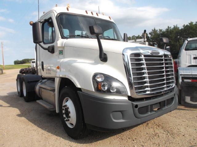 Image #1 (2016 FREIGHTLINER CASCADIA T/A 5TH WHEEL TRUCK)